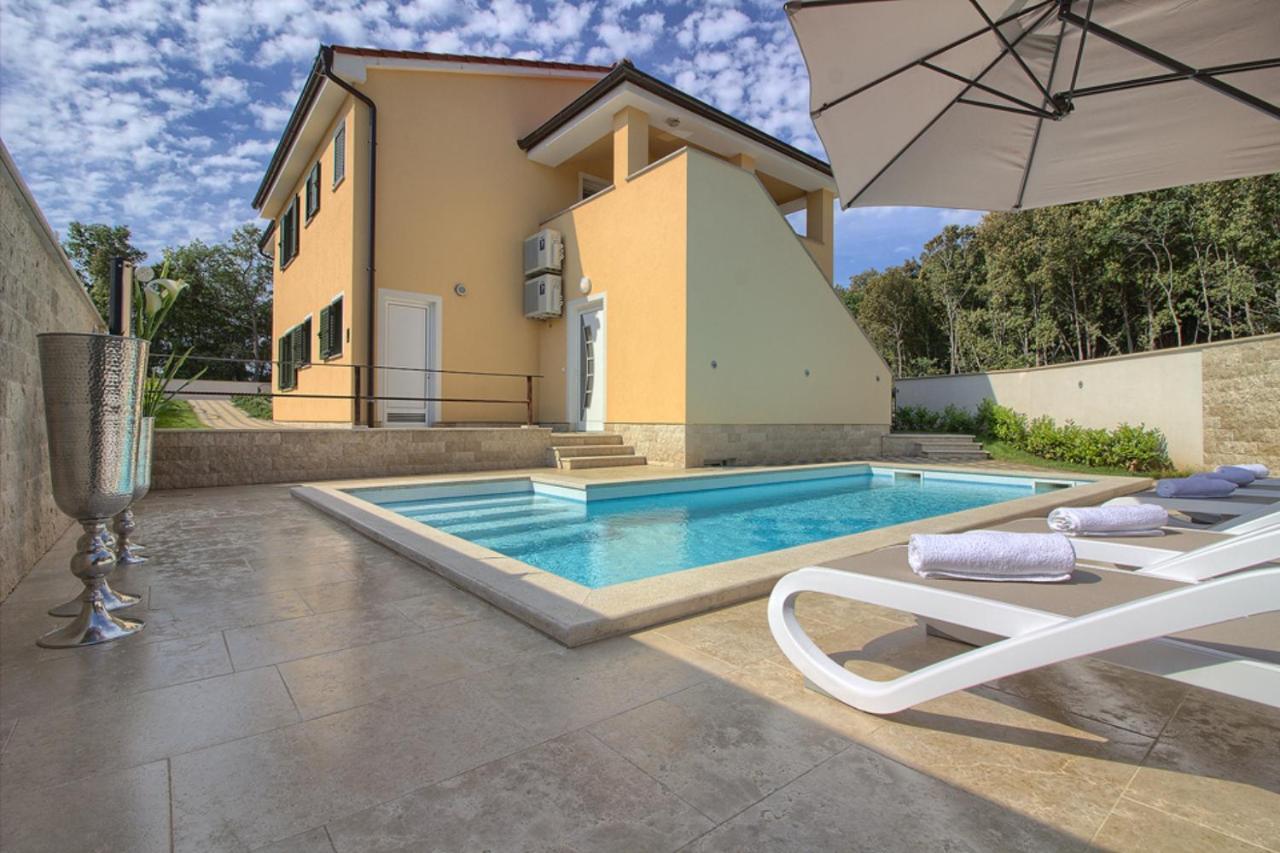 Villa Luxury Compelx Mar-marisol With 2 Pools And 8 Bedrooms, 200m From The *